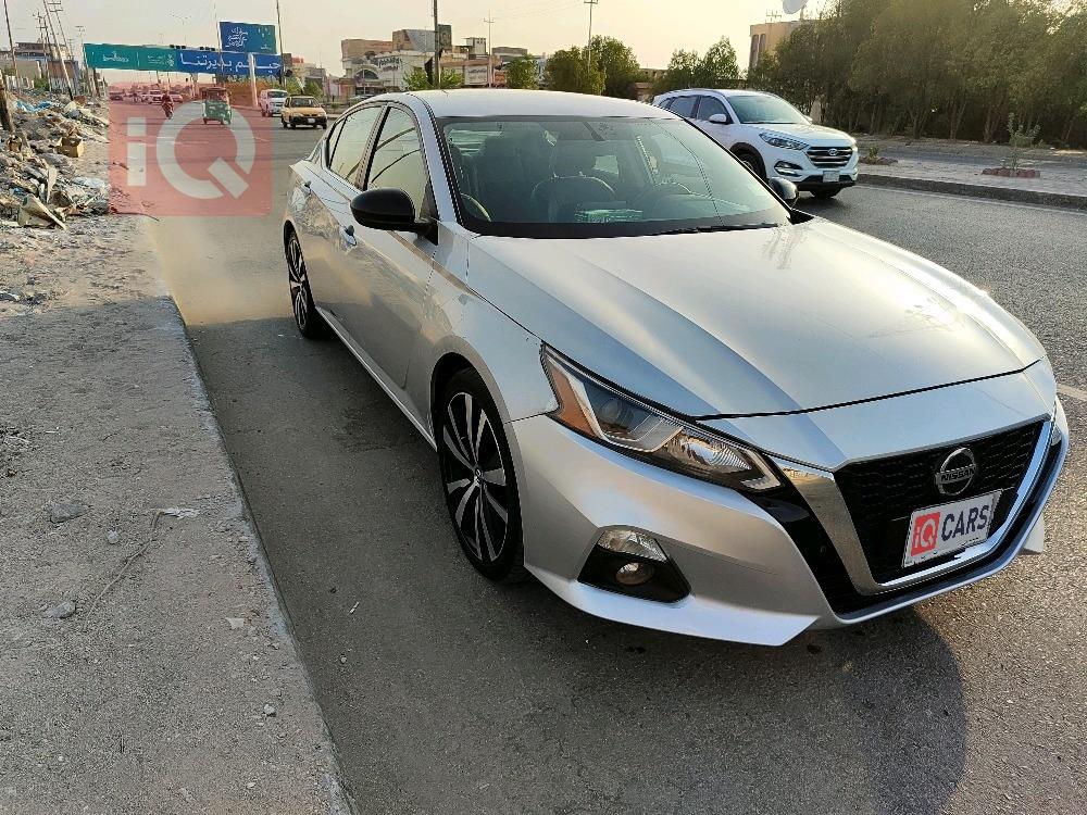 نيسان ألتيما